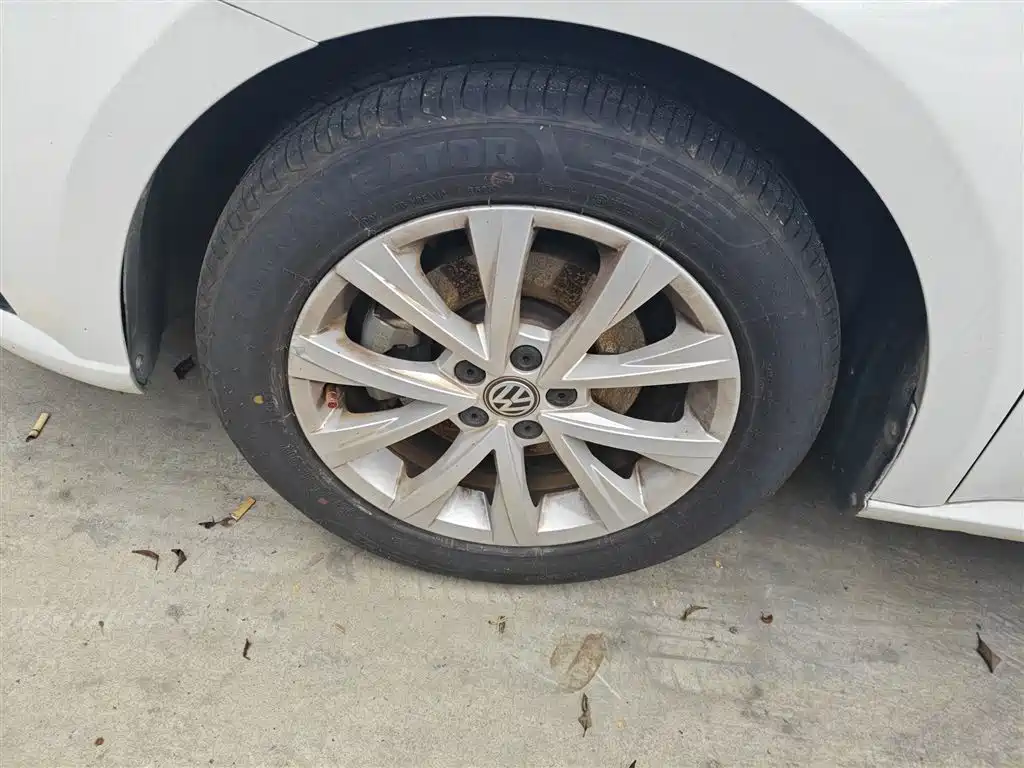 Volkswagen Lavida 2017 1.6L Automatic Comfort Edition фото 23