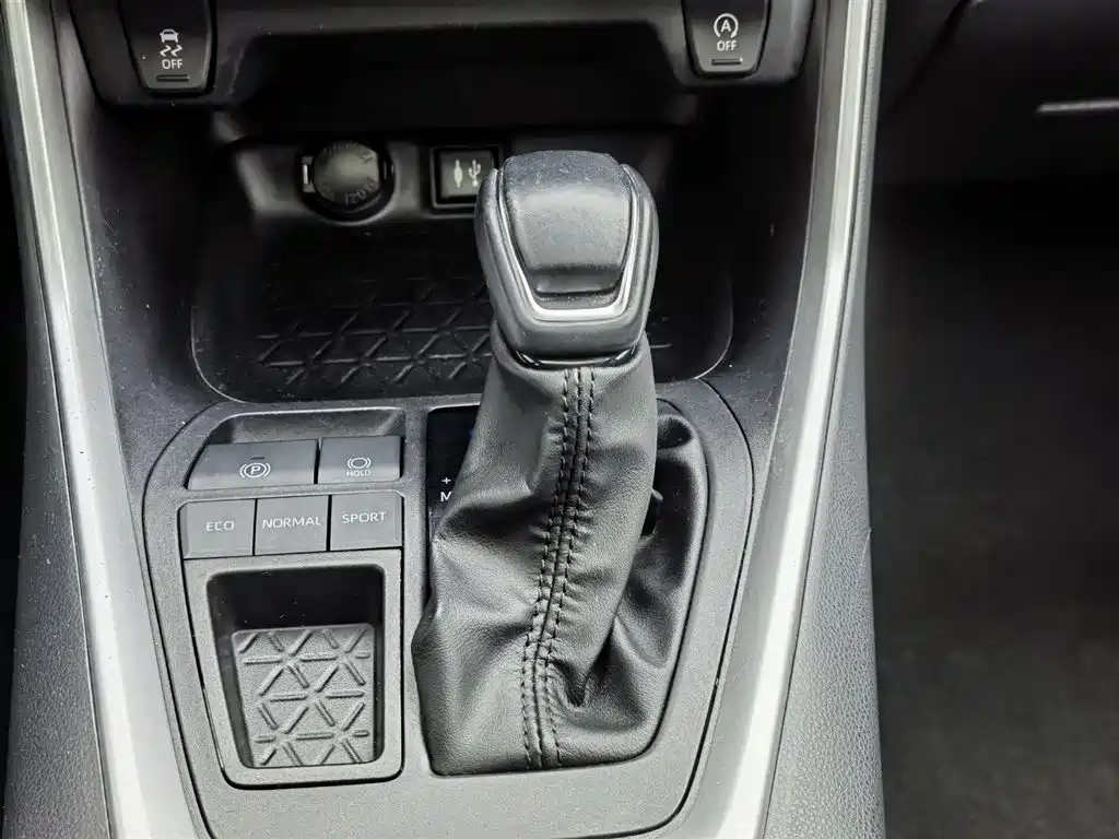 Toyota Wildlander 2022 2.0L CVT FWD Luxury PLUS Edition фото 13