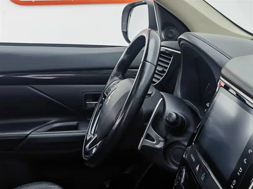 Mitsubishi Outlander 2016 2.4L 4WD Elite Edition 5-seater фото 22