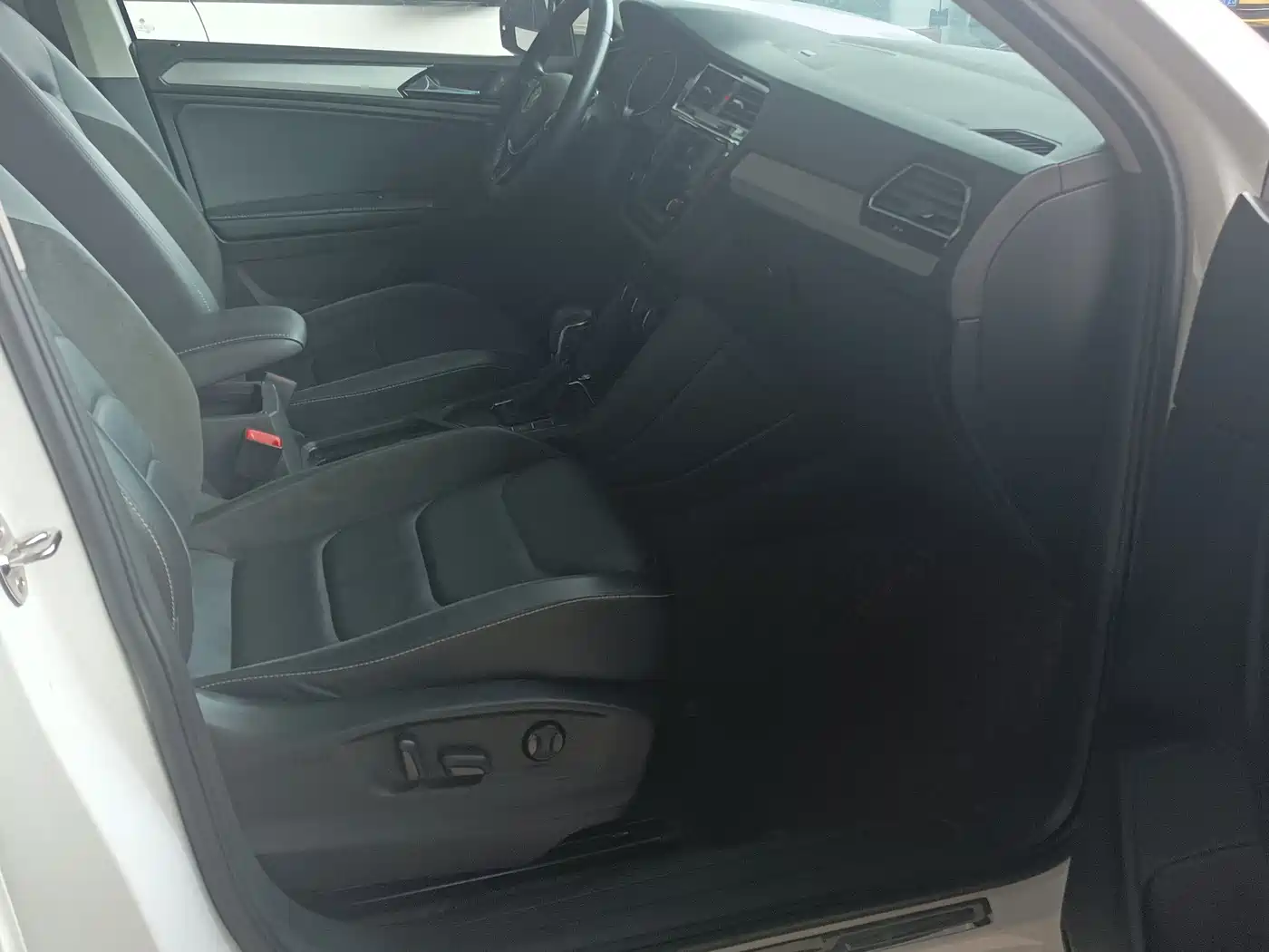 Volkswagen Tiguan L 2018 330TSI Automatic 2WD Luxury Edition фото 10