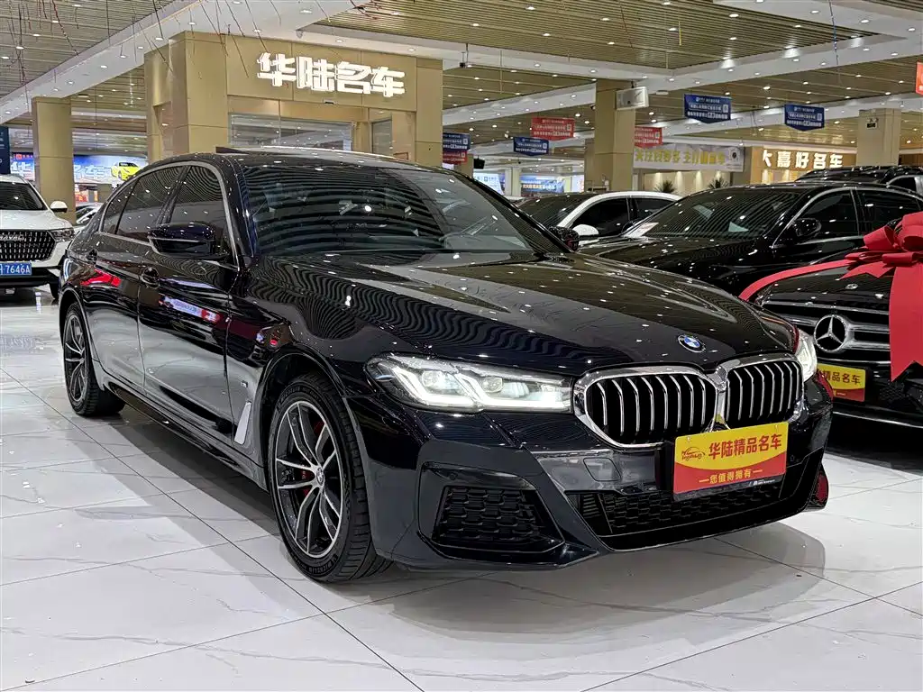BMW 5 Series 2021 525Li M Sport Package фото 3