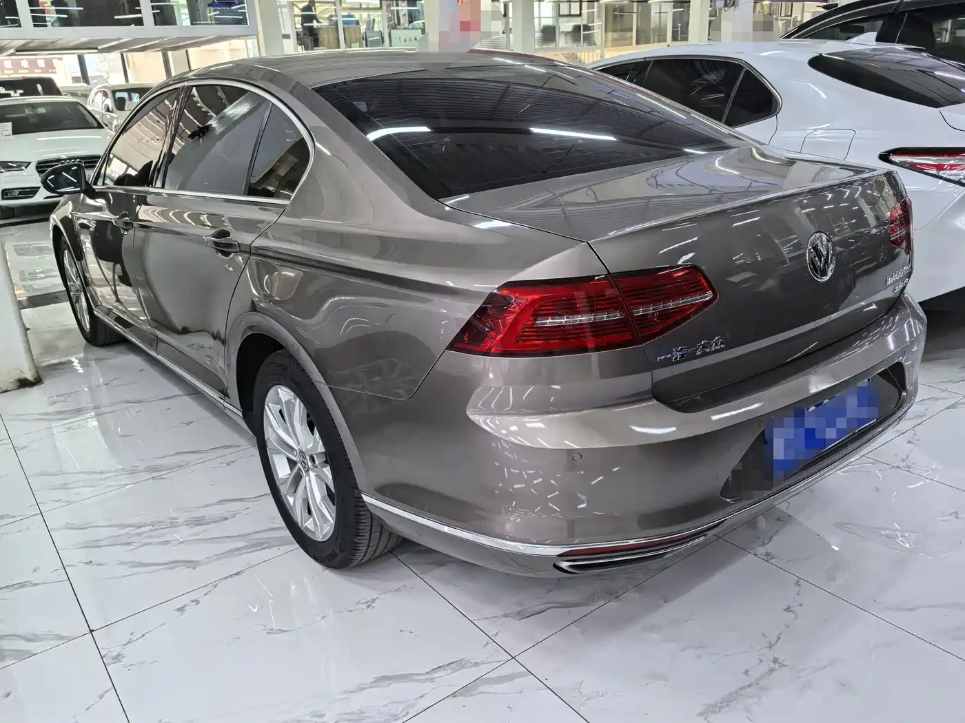 Volkswagen Magotan 2018 330TSI DSG Luxury фото 4
