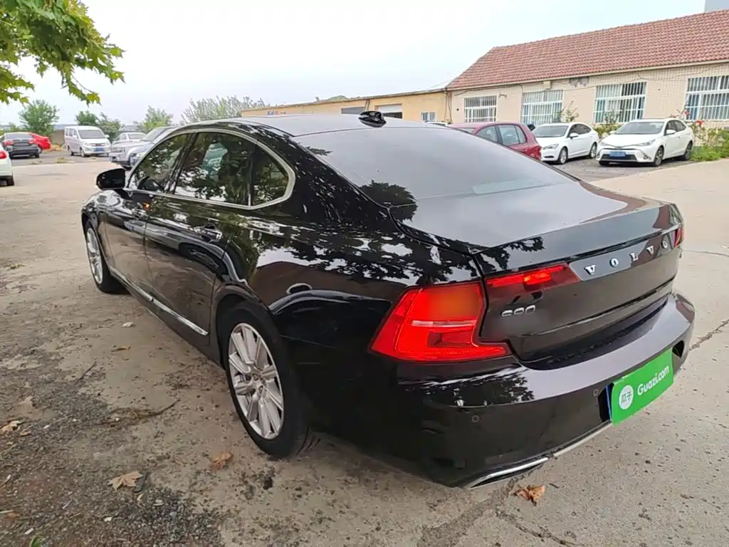 Photo 23 - Volvo S90