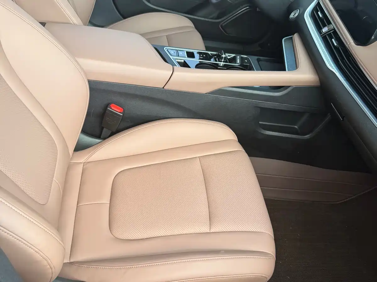 Фото 11 - Besturn B70
