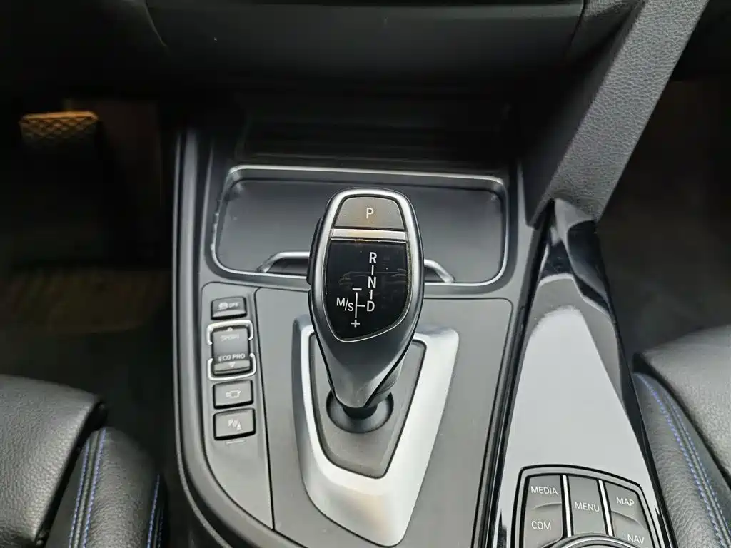 BMW 3 Series GT 2020 320i M Sport Black Night Edition фото 13