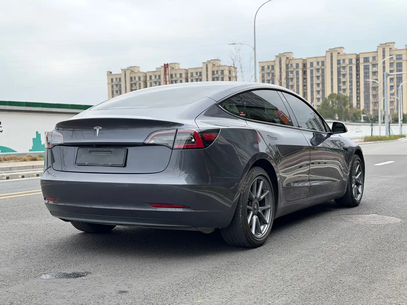TESLA MODEL 3