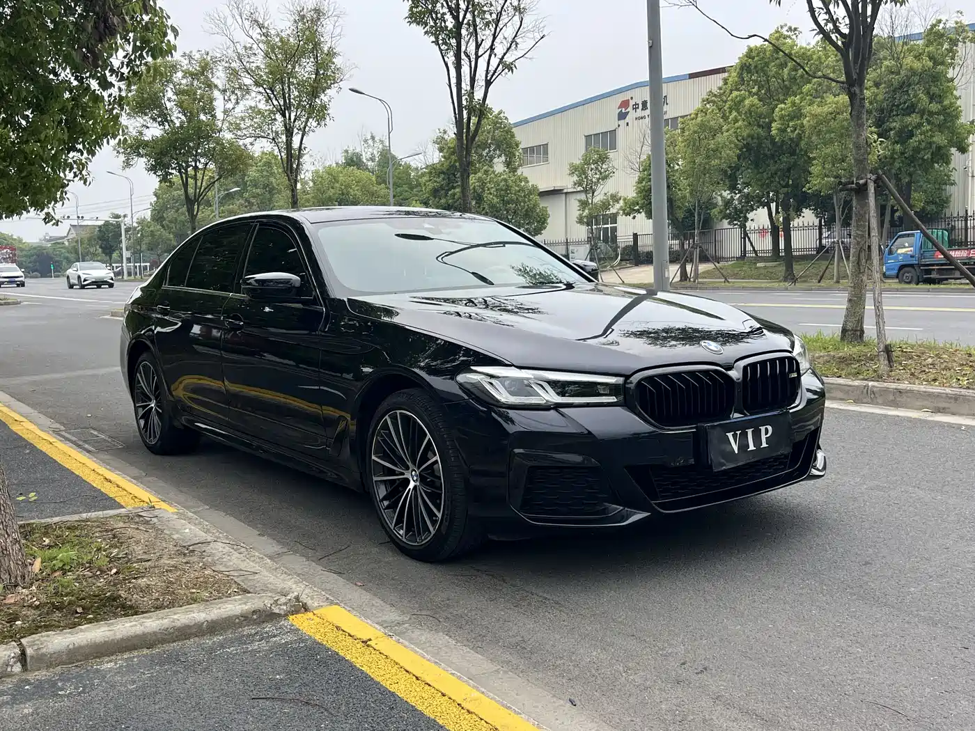 BMW 5 Series 2023 530Li Leading M Sport Package фото 3