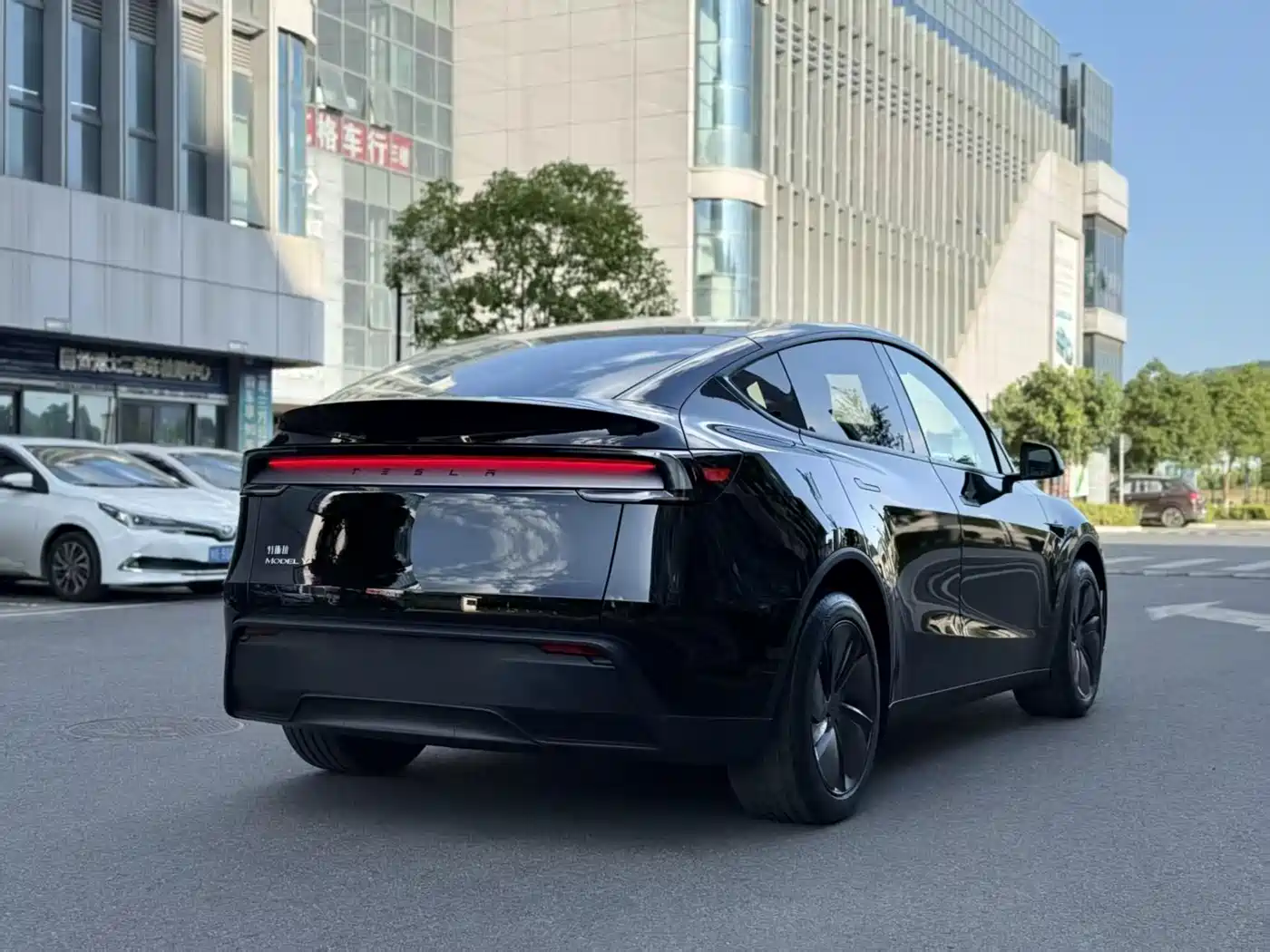 TESLA MODEL Y