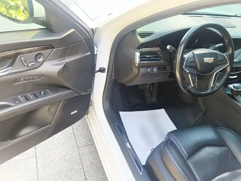 Фото 16 - Cadillac CT6