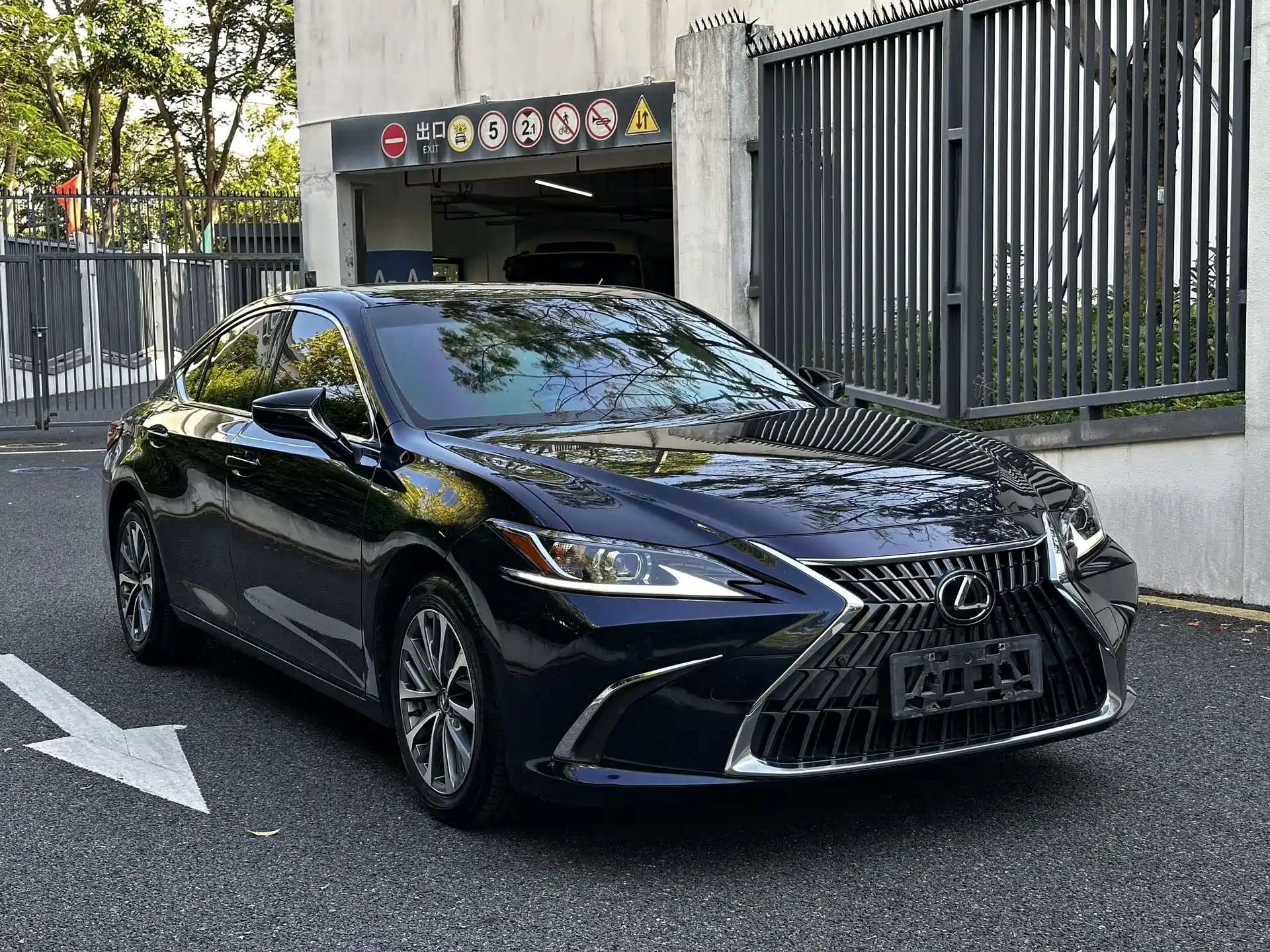 Фото 3 - Lexus ES