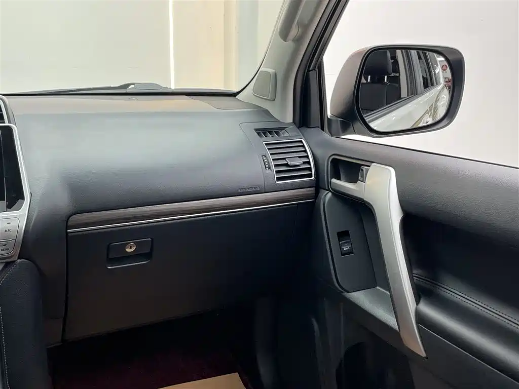 Toyota Prado 2018 3.5L Auto TX фото 31