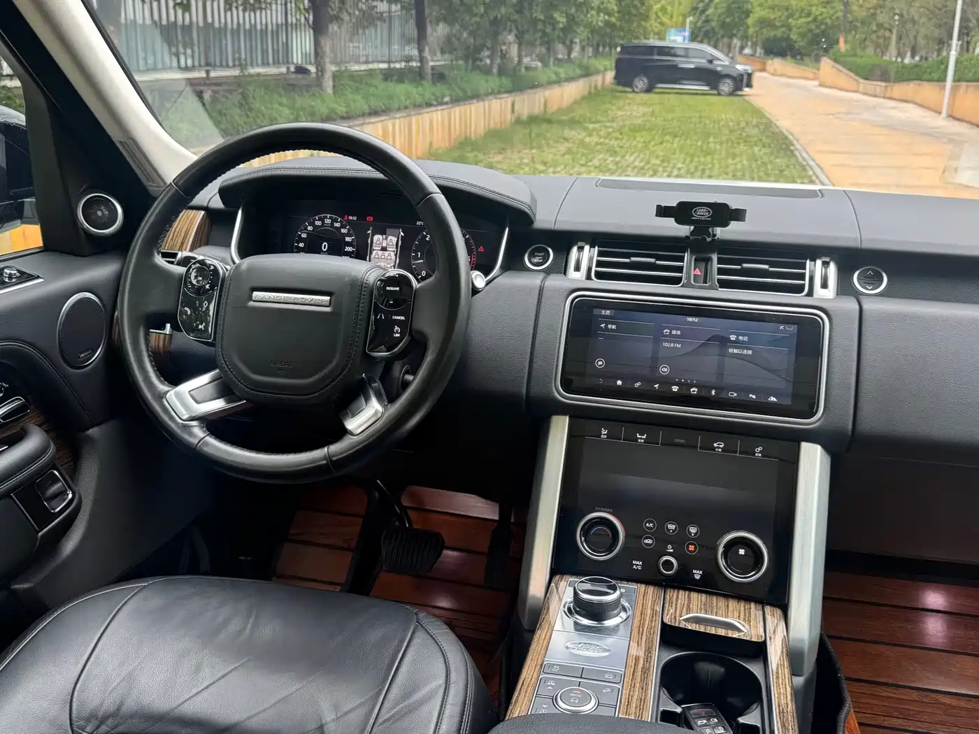 Фото 9 - Land Rover Range Rover