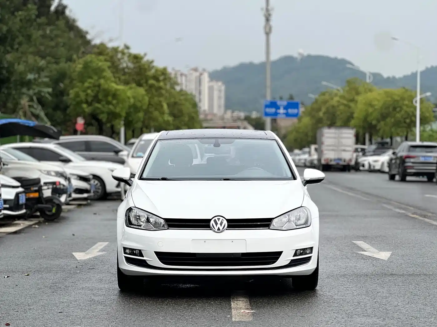Volkswagen Golf 2016 230TSI Automatic Luxury фото 2
