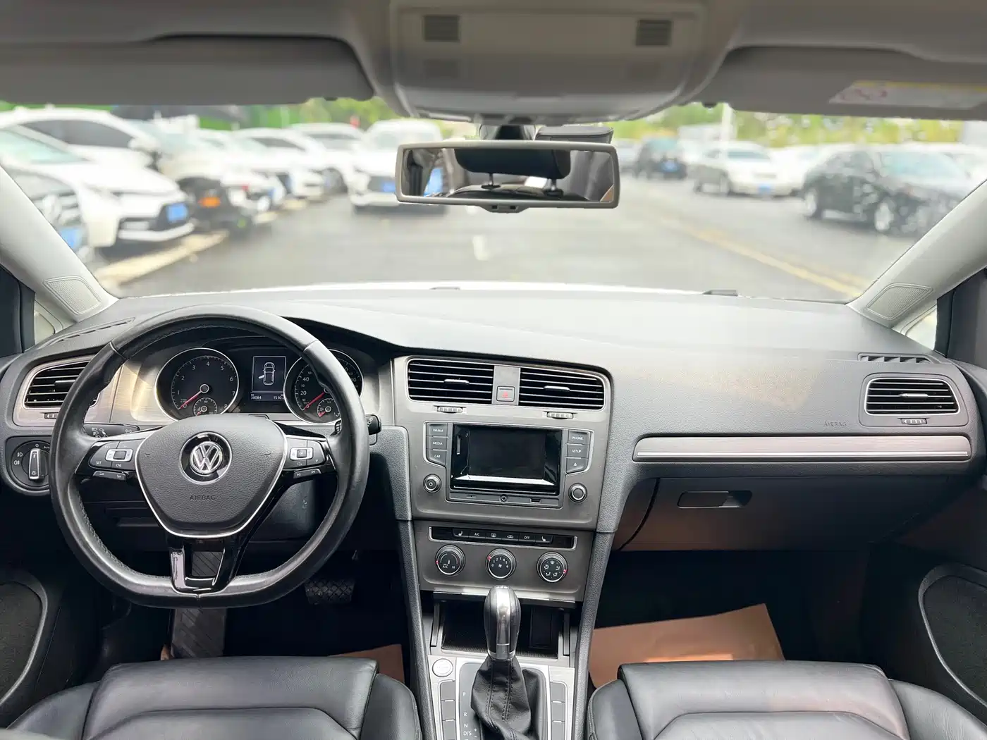 Volkswagen Golf 2016 230TSI Automatic Luxury фото 8