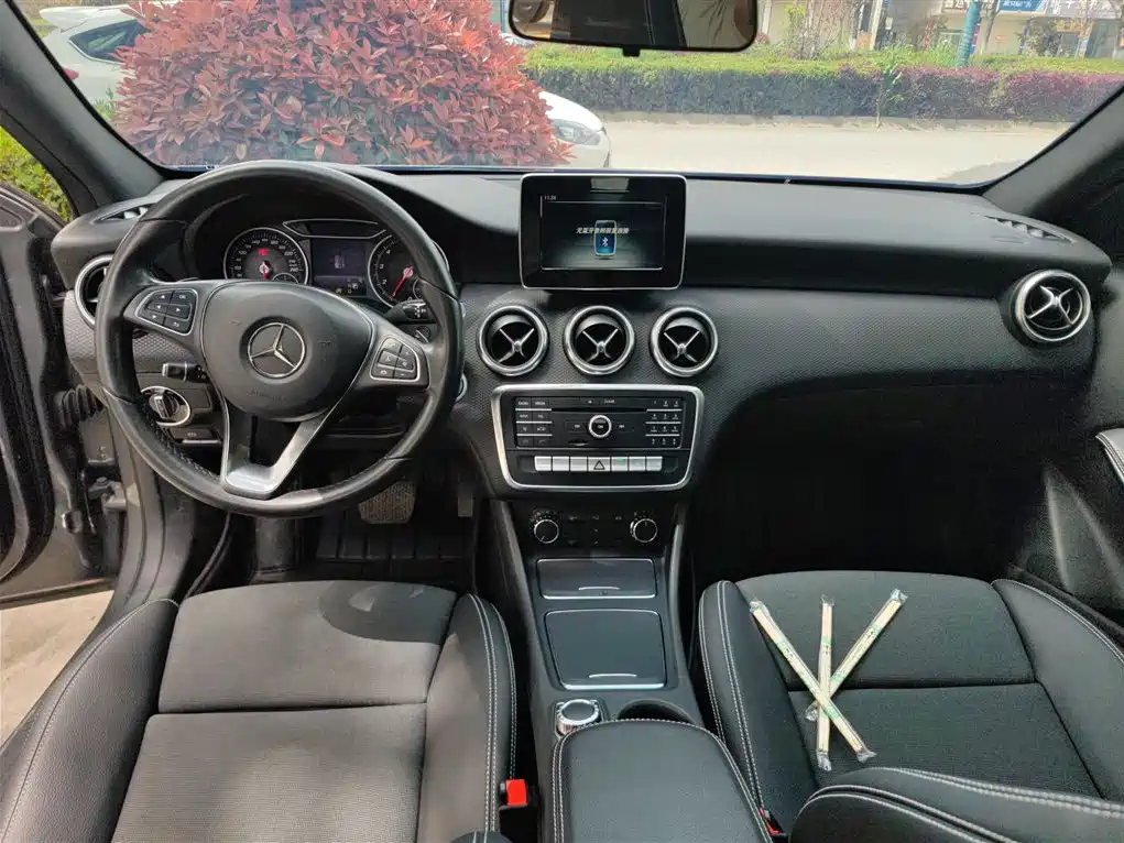 Mercedes-Benz A-Class (Import) 2017 Facelift A 200 Dynamic фото 3