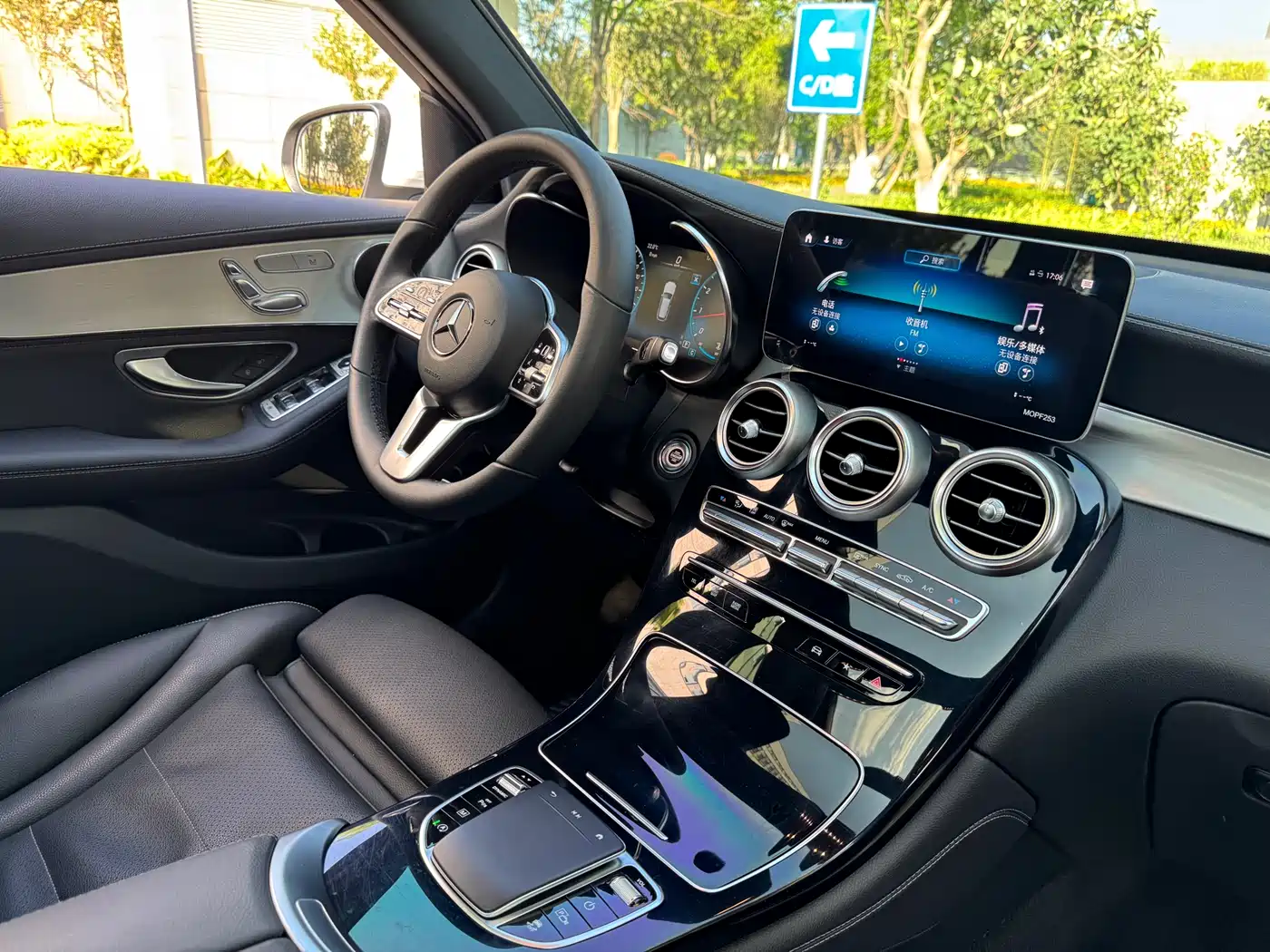 Mercedes-Benz GLC 2020 Facelift GLC 260 L 4MATIC Dynamic фото 38