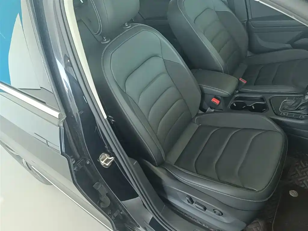 Volkswagen Tiguan L 2021 330TSI Automatic 2WD Smart фото 25