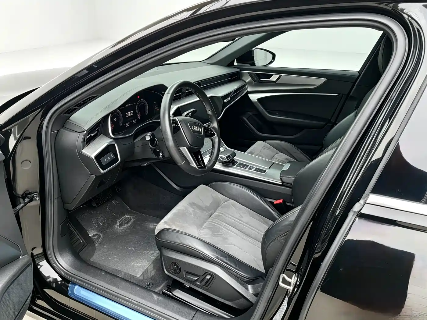 Фото 8 - Audi A6L