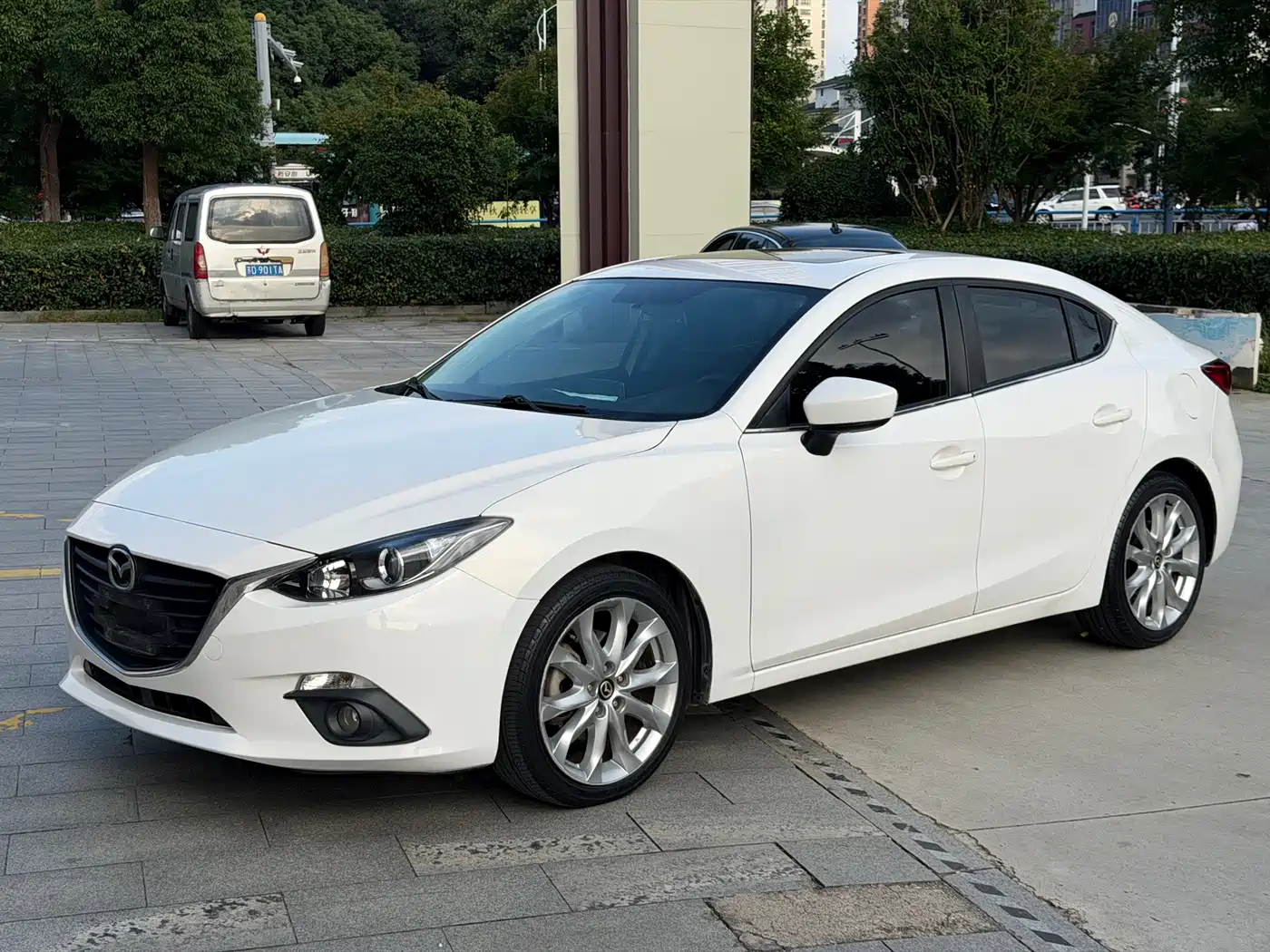  Mazda Mazda3 Axela 2014 Sedan 2.0L Automatic Sport