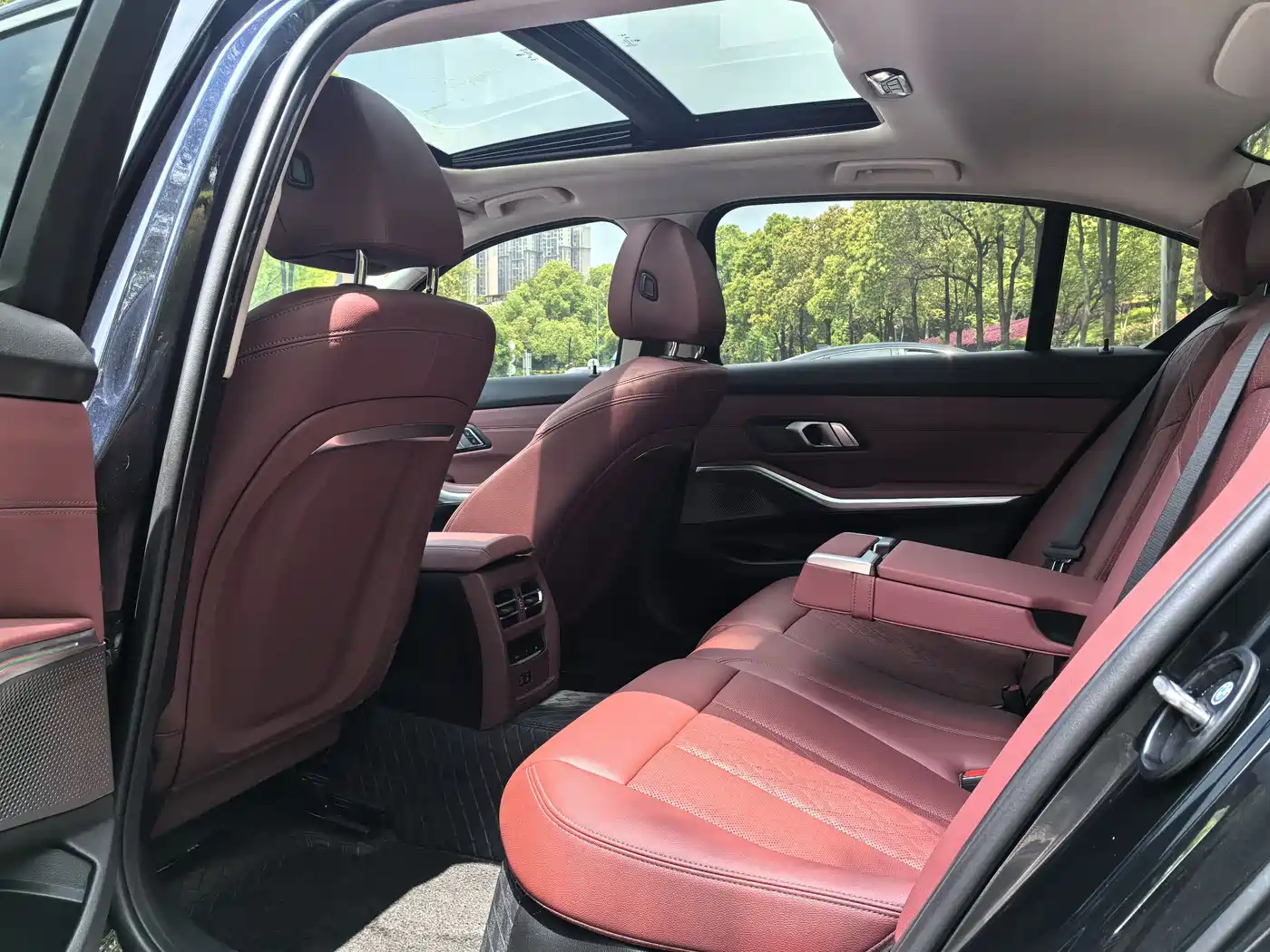 BMW 3 Series 2024 325Li M Sport Package фото 7