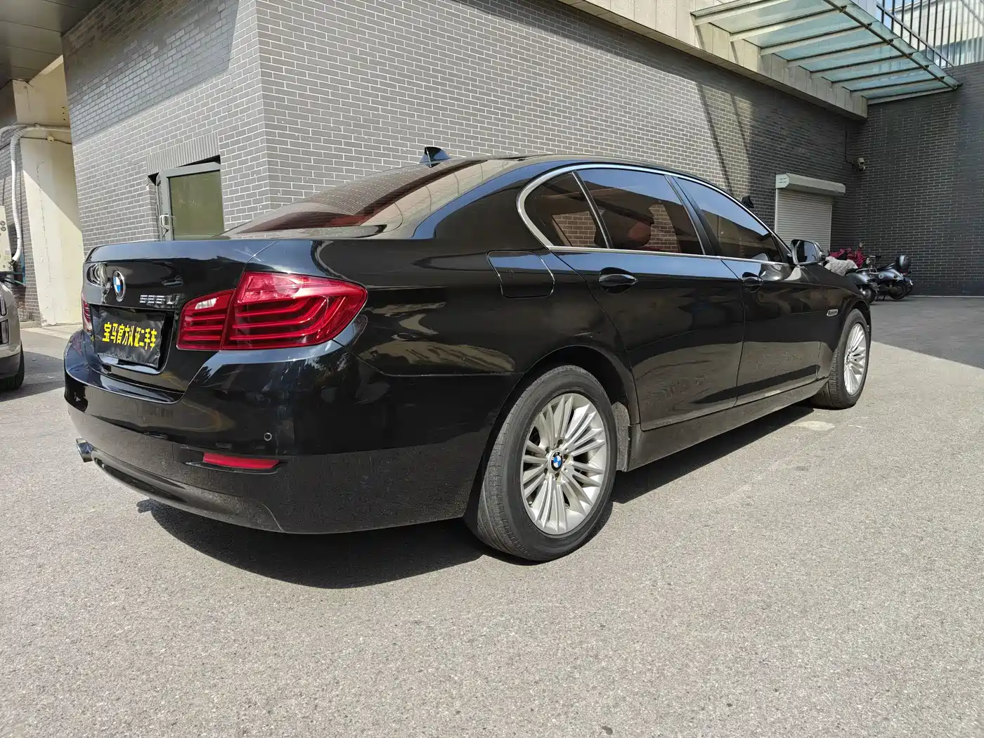 BMW 5 Series 2013 525Li Leadership фото 3