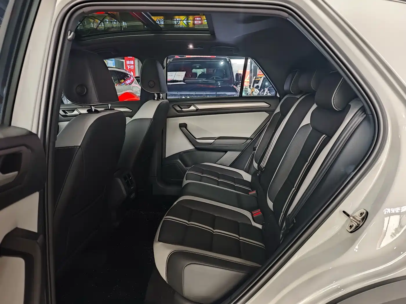 Volkswagen T-Roc, миниатюра 12