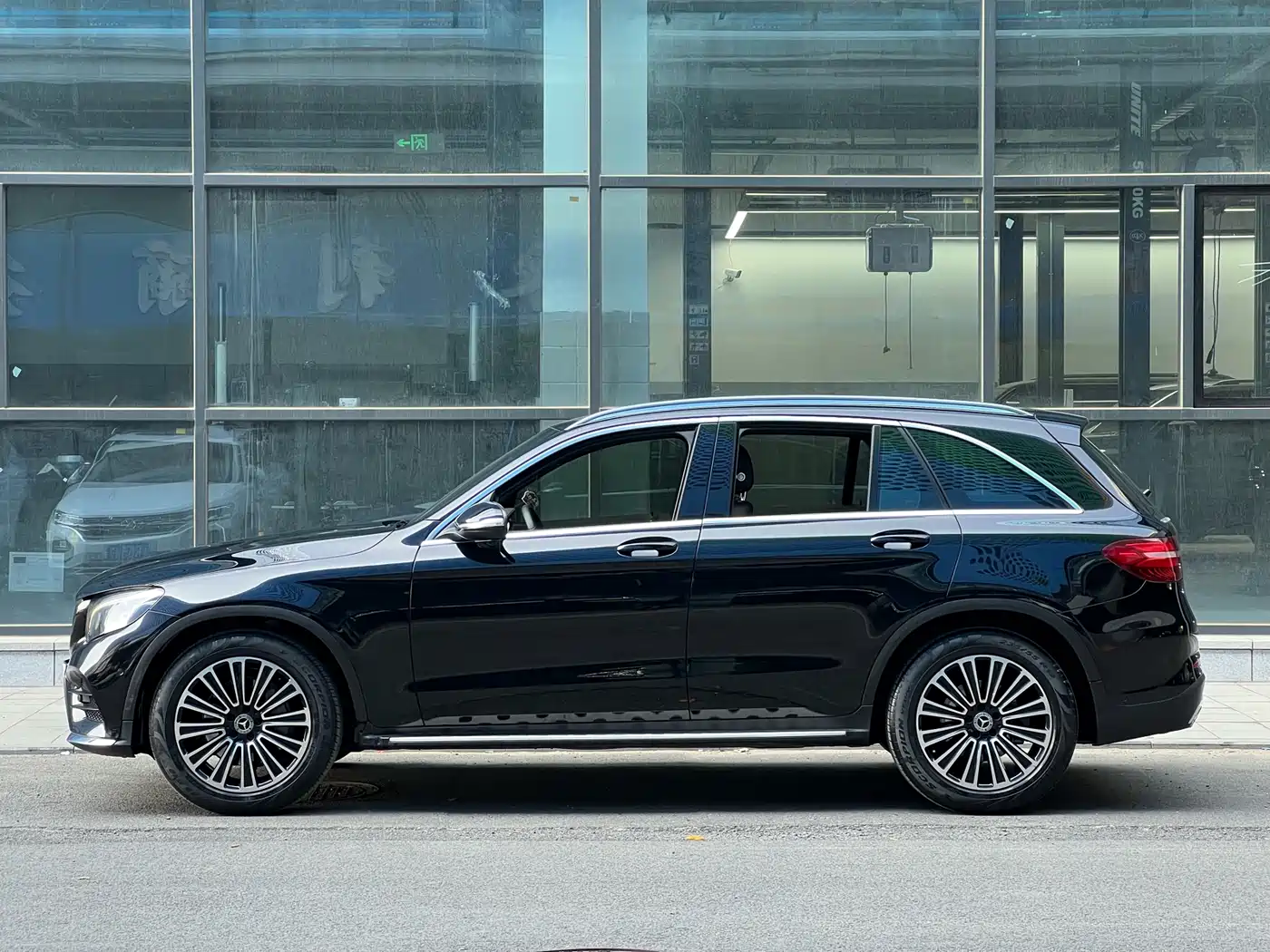 Mercedes-Benz GLC 2017 GLC 260 4MATIC Luxury фото 3