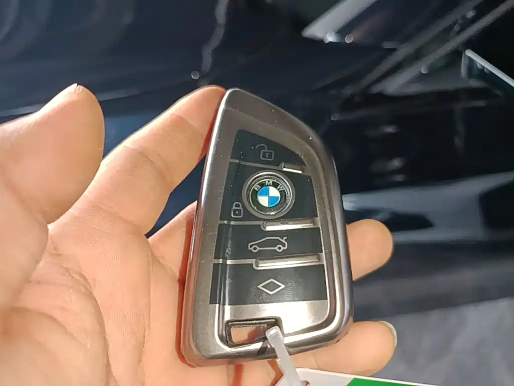 BMW 3 Series 2025 330Li M Sport Night Edition фото 9