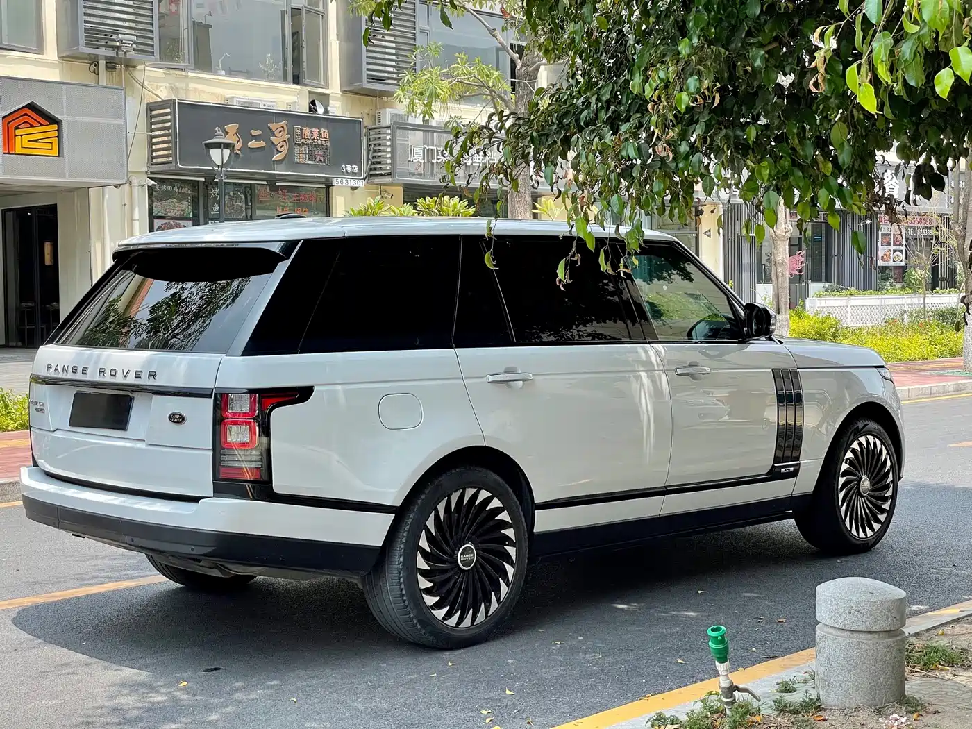 Land Rover Range Rover 2015 3.0 SC V6 Vogue SE Genesis Extended Edition фото 8