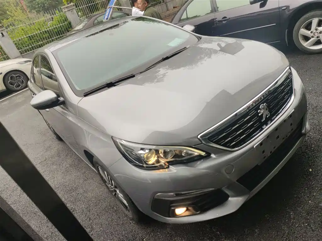 Peugeot 308 2018 1.6L Auto Luxury Edition фото 4