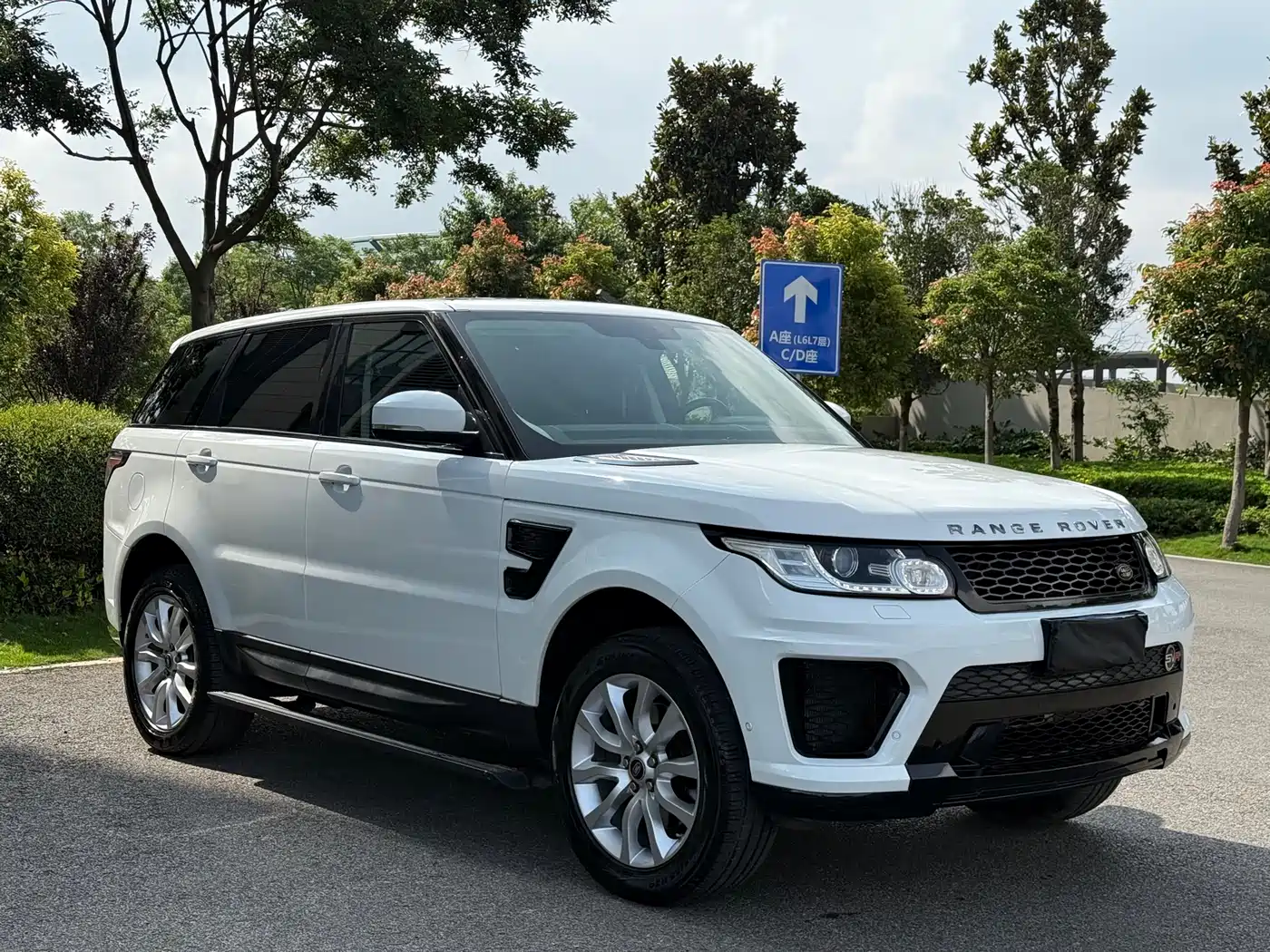 Land Rover Range Rover Sport 2014 3.0 SC V6 HSE фото 3