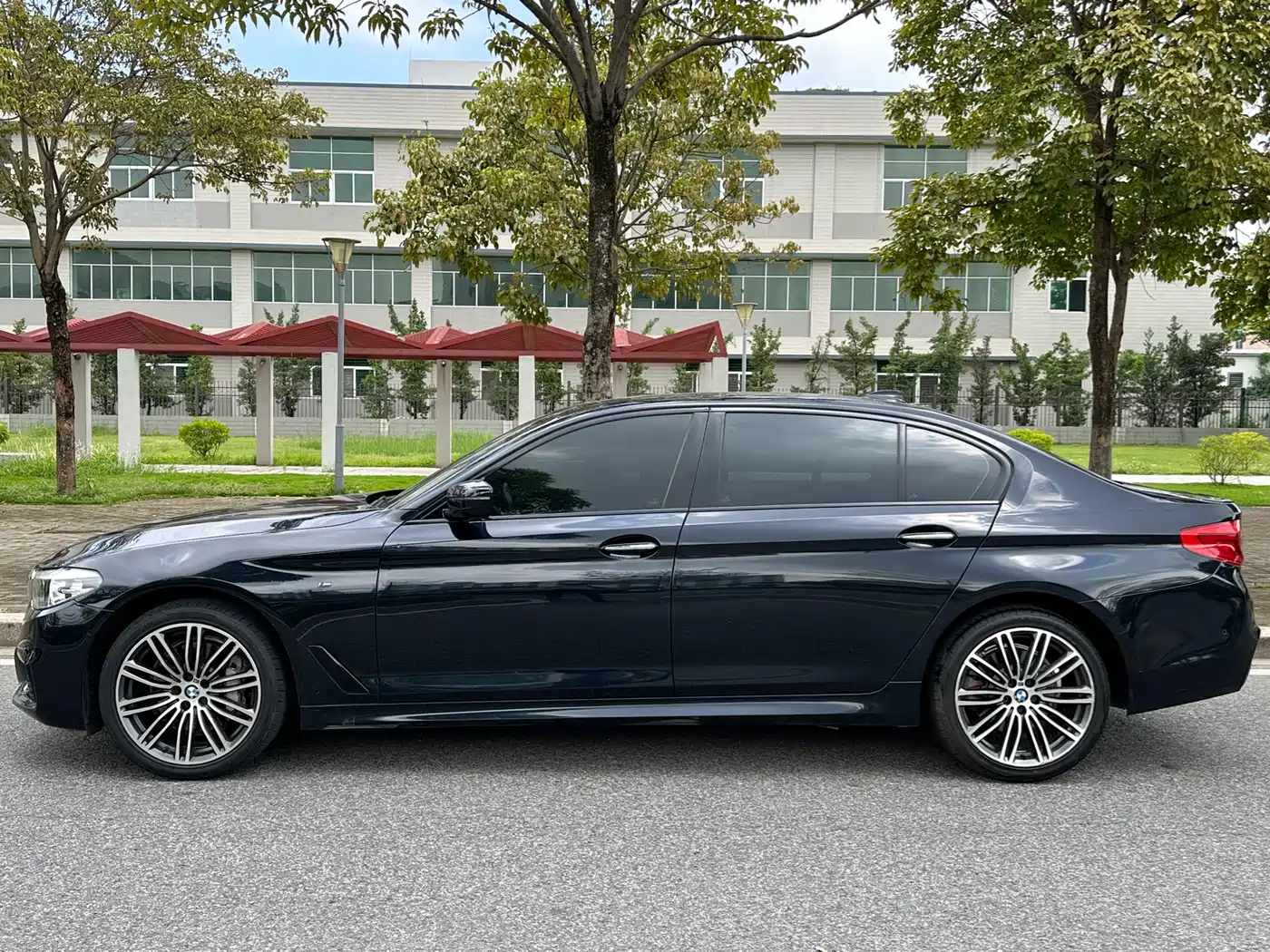 BMW 5 Series 2018 530Li Leading M Sport Package фото 13