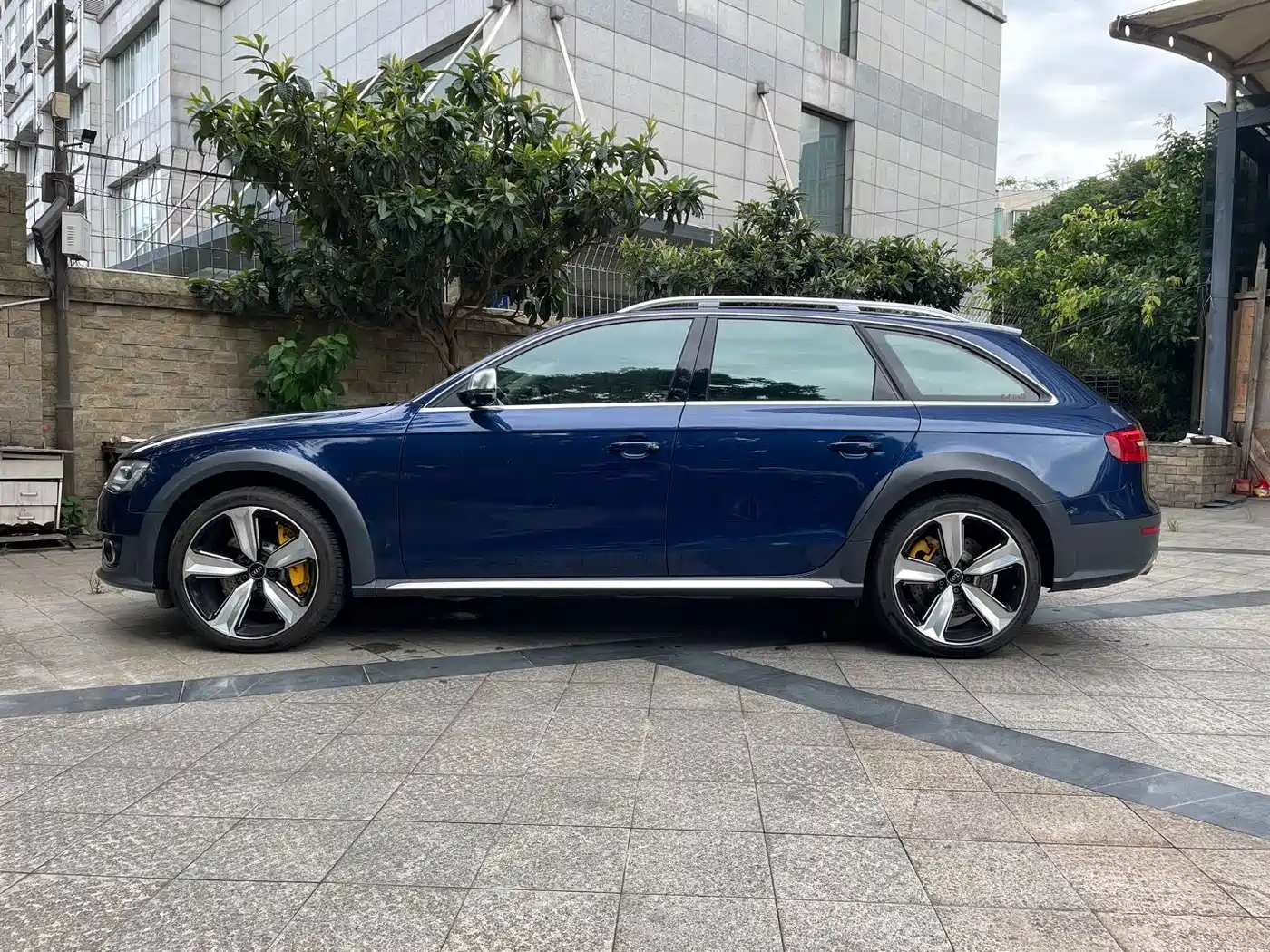 Photo 4 - Audi A4 (Import)