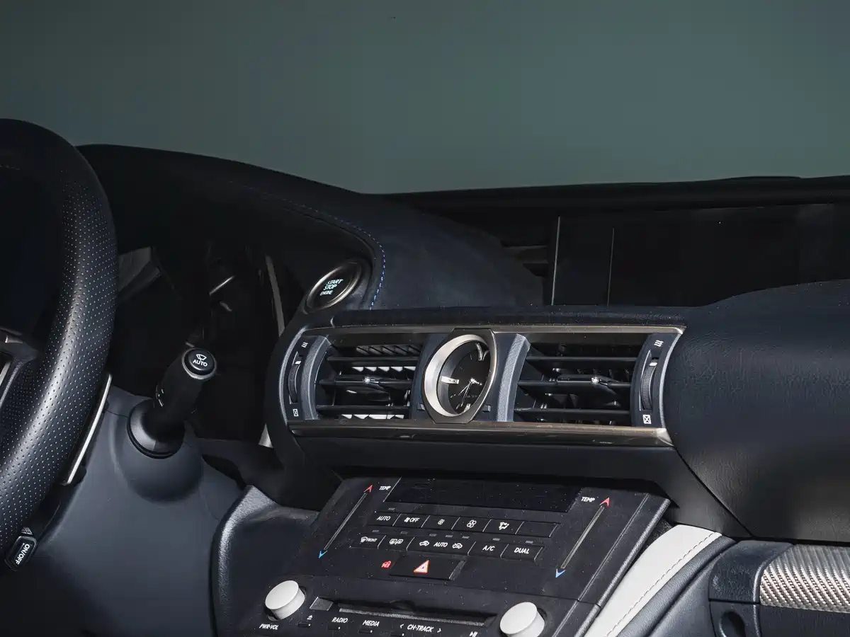 Lexus RC F 2015 F 5.0L Peak Edition фото 17