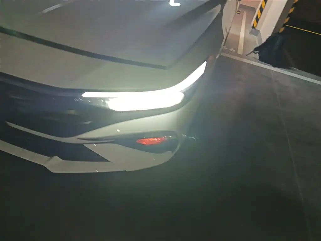 Hyundai Elantra 2023 1.5L CVT GLX Elite Edition фото 3