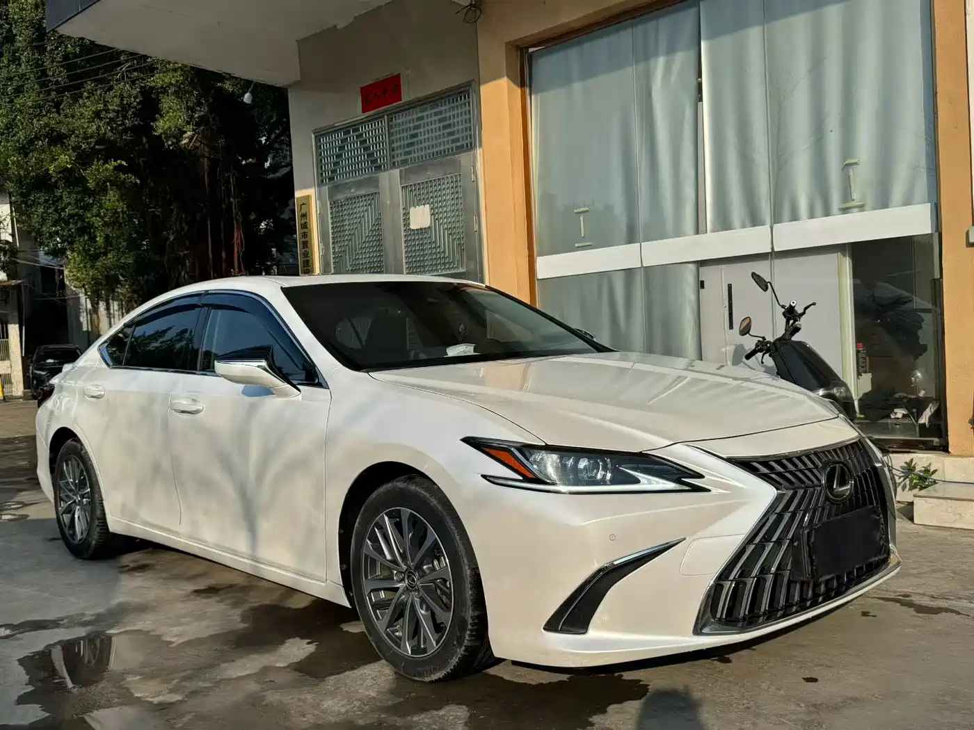 Lexus ES 2022 300h Excellence Edition фото 2