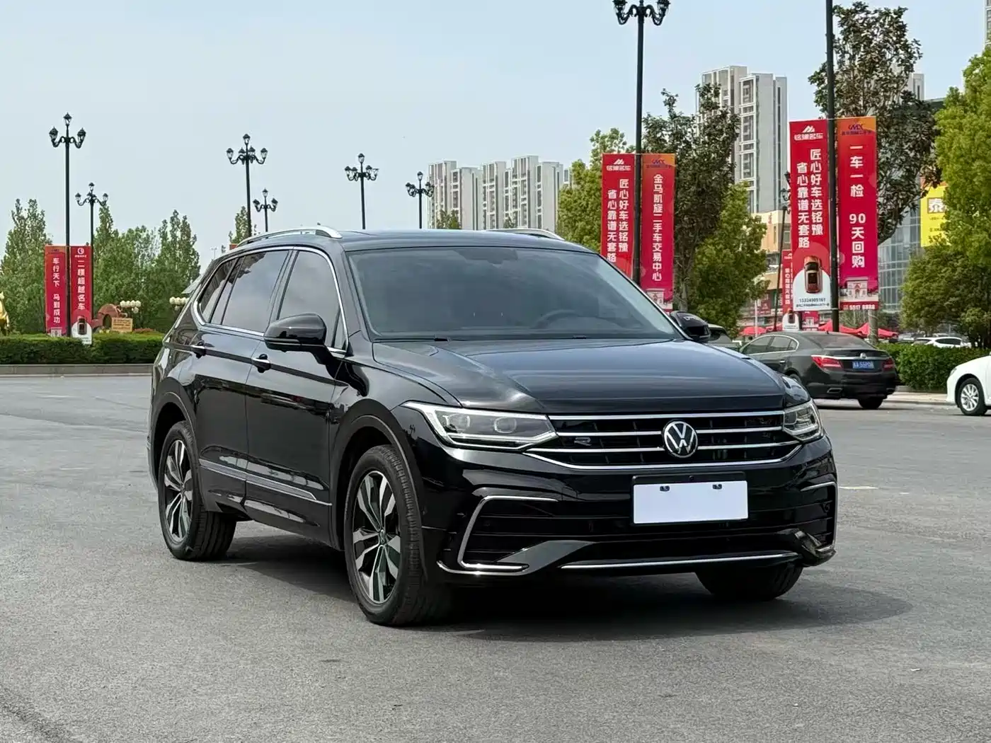 Volkswagen Tiguan L 2024 330TSI Automatic 2WD R-Line Premium Enjoyment Edition фото 3