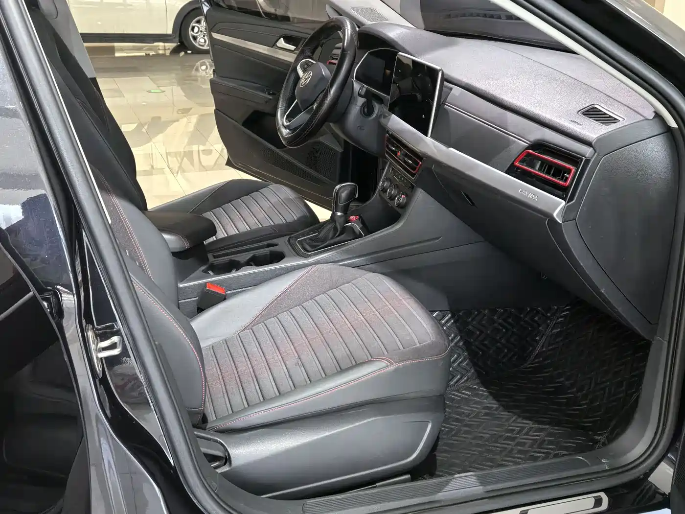 Volkswagen Lavida 2023 300TSI DSG Starlight Full Comfort Edition фото 8