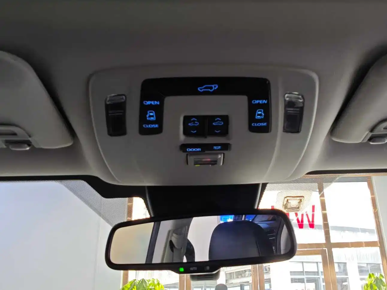 Фото 21 - Toyota Sienna