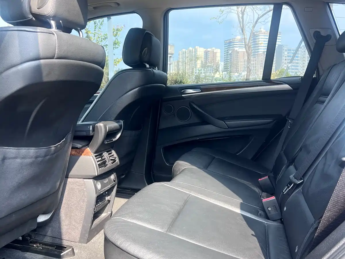 BMW X5 (Import) 2011 xDrive35i Leading Edition фото 12