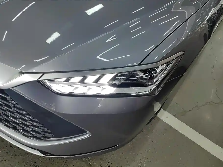 BYD Qin PLUS 2024 Glory Edition DM-i 55KM Leading фото 5