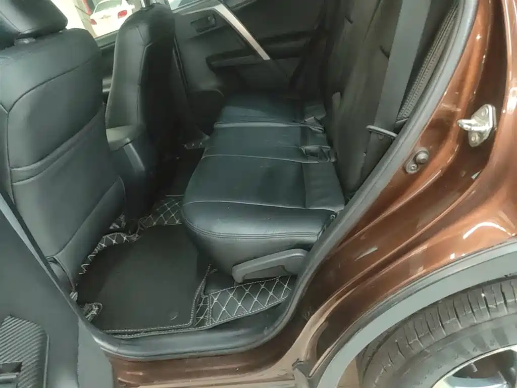 Toyota RAV4 Rongfang 2015 2.0L CVT 2WD Trend Edition фото 17