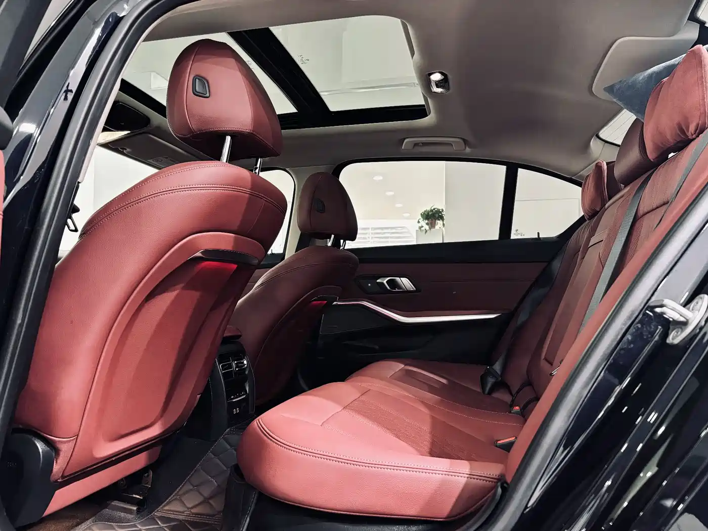 BMW 3 Series 2025 330Li M Sport Night Edition фото 26