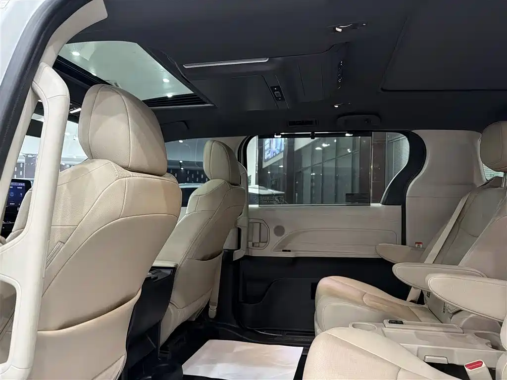 Toyota Granvia 2023 2.5L Hybrid Prestige PLUS Edition фото 12