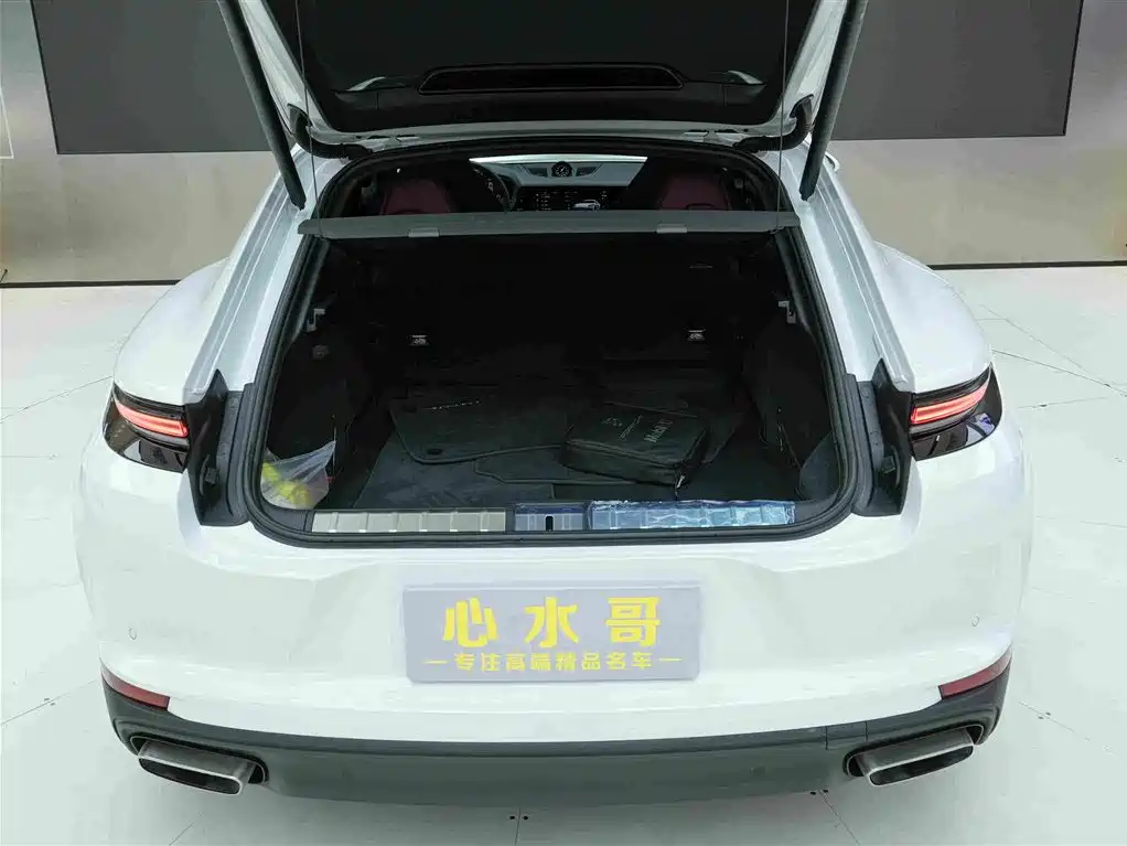 Photo 22 - Porsche Panamera
