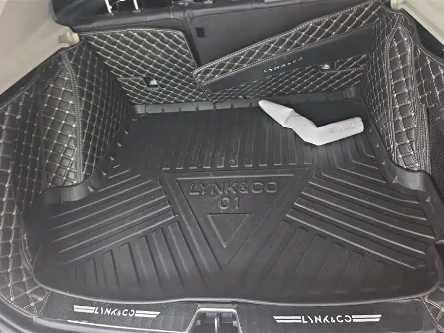 Lynk & Co 01 2019 2.0T 2WD Type Pro Version China V фото 4