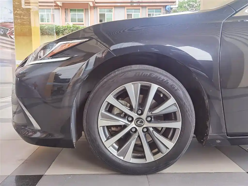 Lexus ES 2020 200 Excellence фото 5