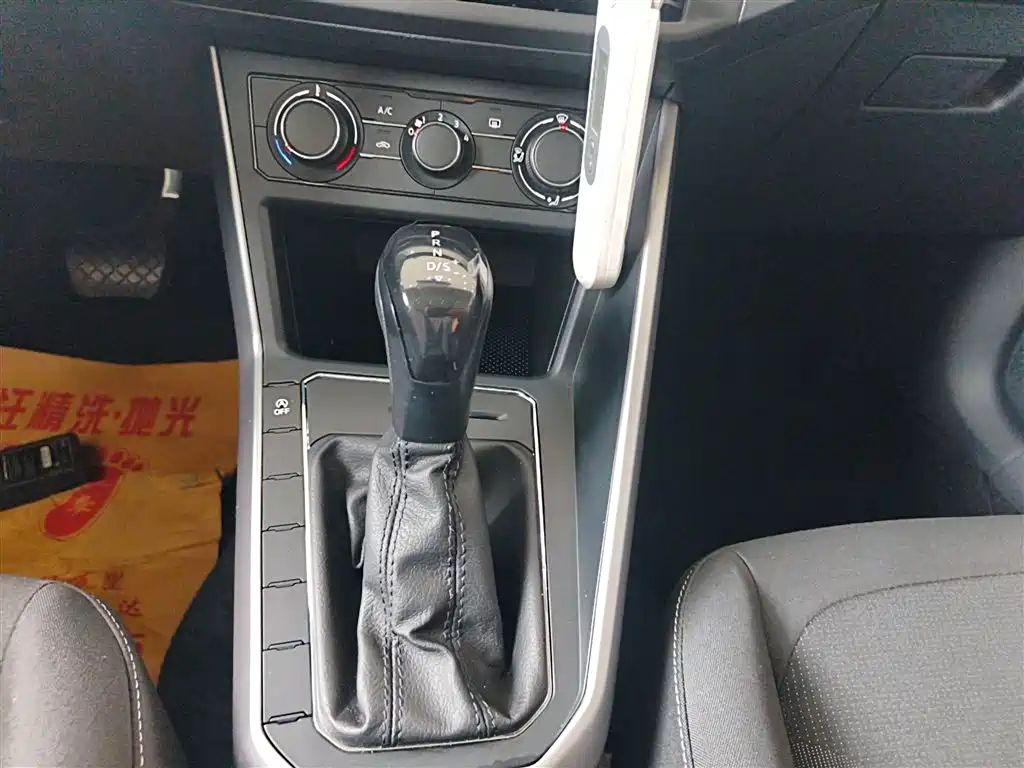 Volkswagen Polo 2019 Plus 1.5L Automatic Panorama Enjoyment Edition фото 14