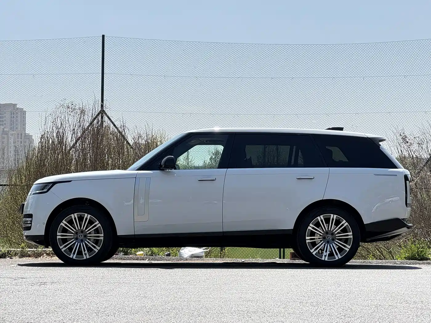 Land Rover Range Rover 2024 3.0 L6 400PS Genesis Extended фото 7