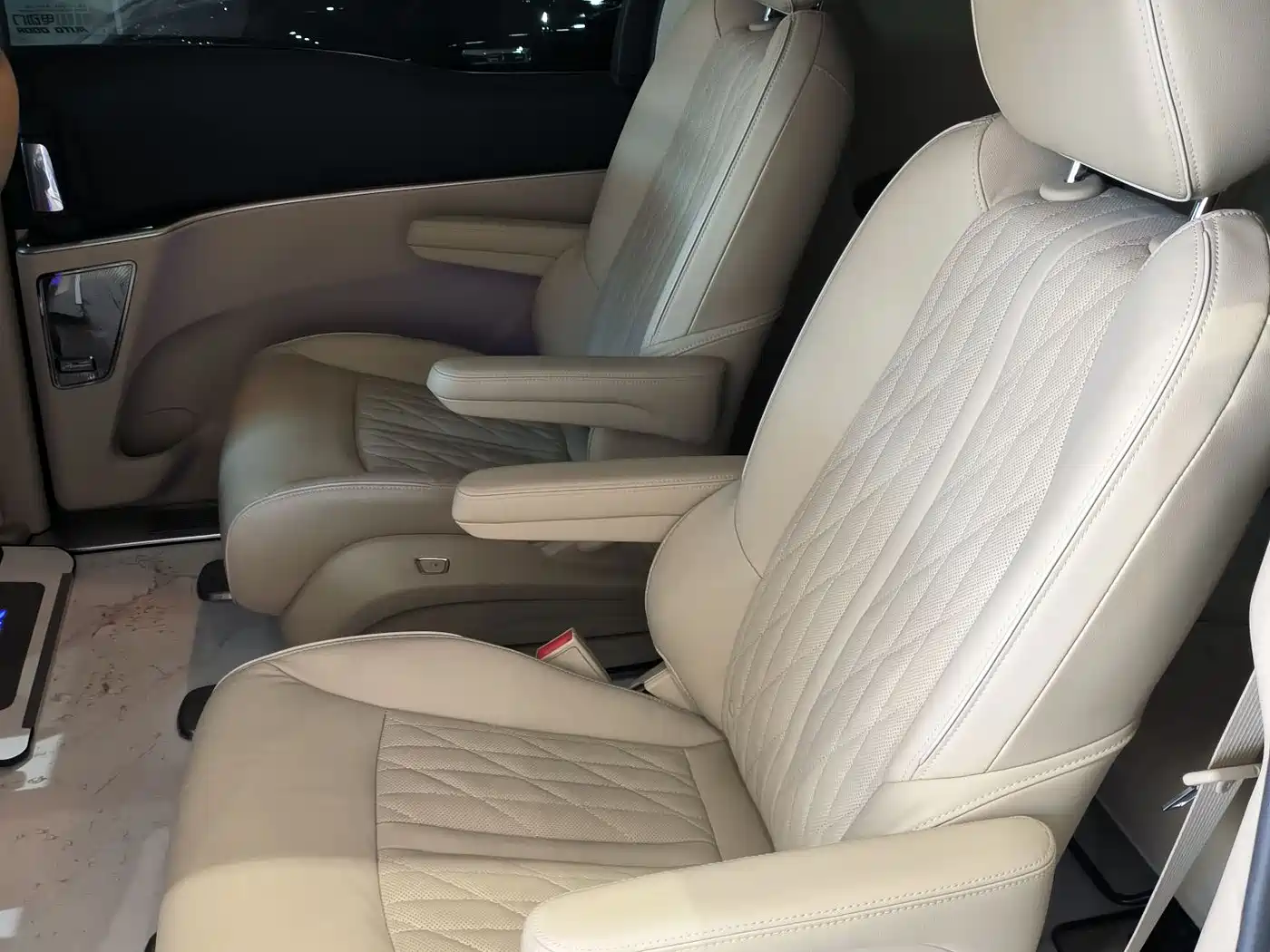 Buick GL8 2023 Land Business Class Premium фото 9